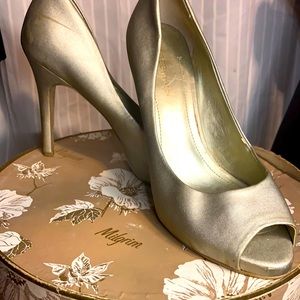 Gold BCBG pumps